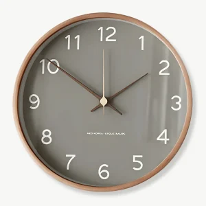 Horloge Murale Nordique en Bois Massif